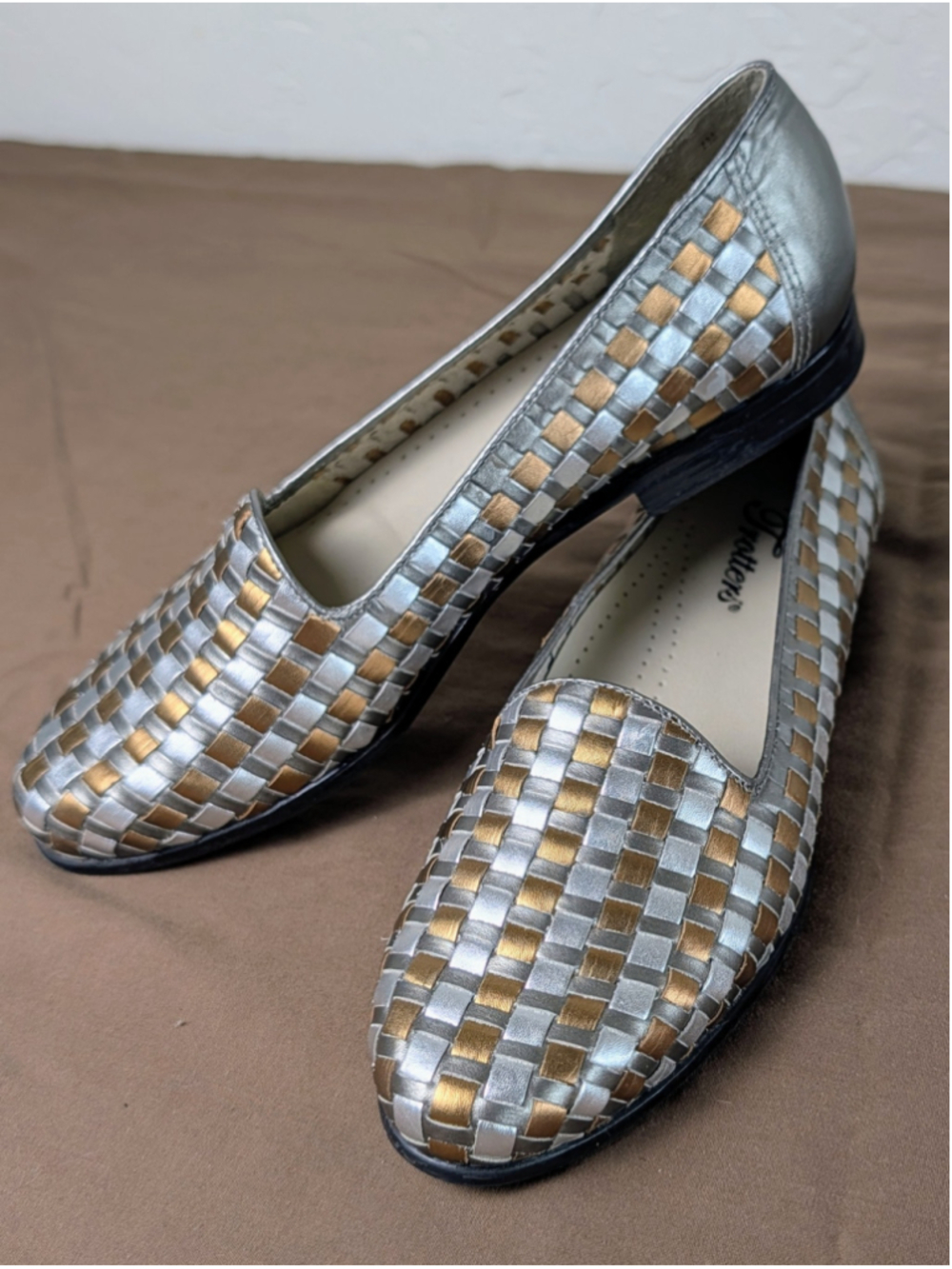 Trotters Womens 7.5 Narrow Woven Leather Ballet Flats Silver Bronze Comfort Shoe